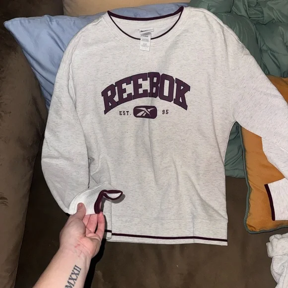 Reebok Light Gray Sweatshirt with Burgundy Logo Matching Shorts Set - Picture 2 of 7
